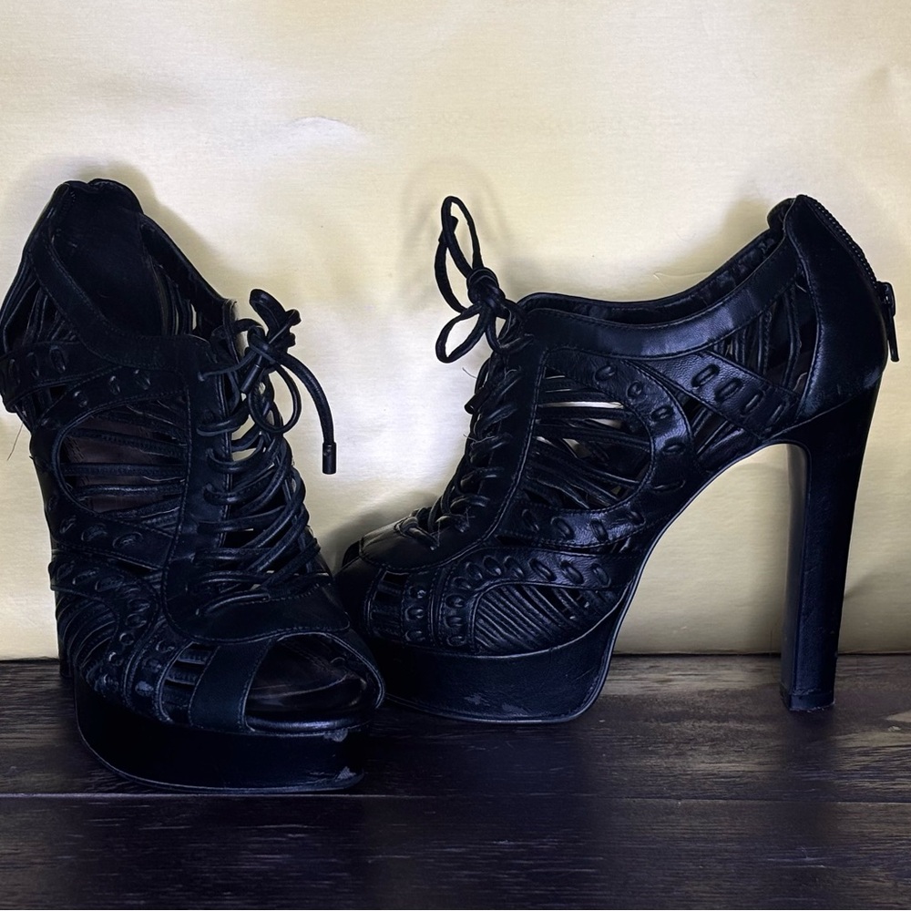 Gianni Bini Black Heels Sleek Design